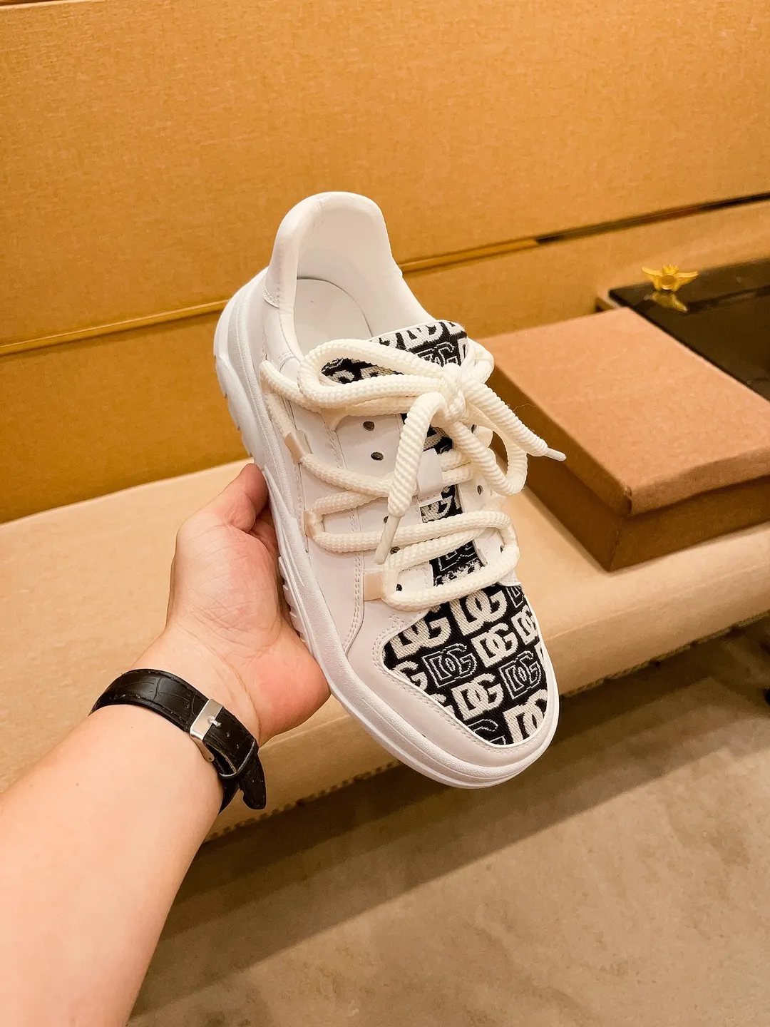 Men's shoes💰 400💰【DG】🔥High-end brand of men's shoes official website 1:1 latest masterpiece: the upper is made of Italian imported first-layer cowhide with a comfortable and breathable lining➕original non-slip and wear-resistant outsole🔥, making walking more convenient and comfortable! An exclusive new model, a stunning work, a beautiful 1:1 replica [color] compared to the official quality! Create a fashionable personality to set off your uniqueness! A must-have for trendy men! Classic🔥Size: 38-44 Color: 🔥 2⃣️ colors available🔥